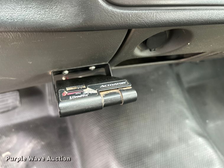 image for item NL9392 2005 GMC Sierra 3500  flatbed pickup truck