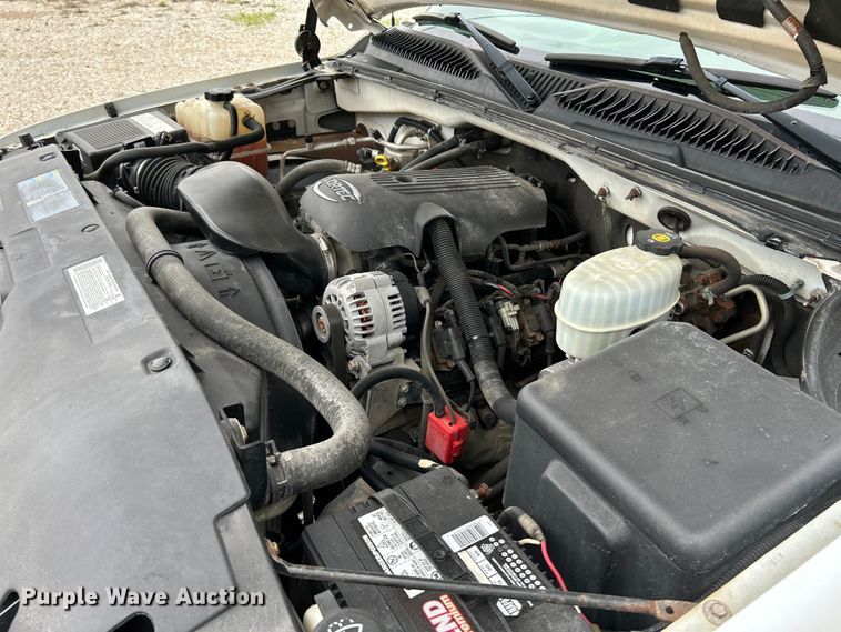 image for item NL9392 2005 GMC Sierra 3500  flatbed pickup truck