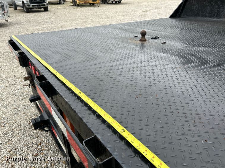 image for item NL9392 2005 GMC Sierra 3500  flatbed pickup truck