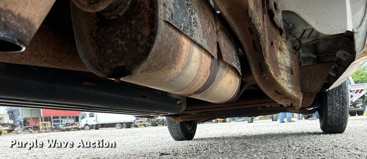 image for item NL9392 2005 GMC Sierra 3500  flatbed pickup truck