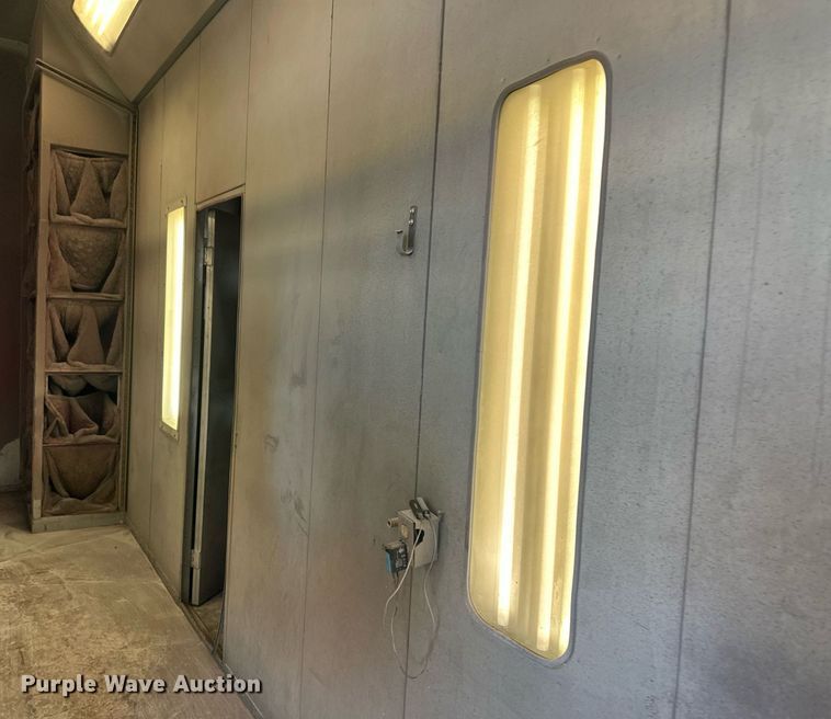 image for item NM9460 Paint booth