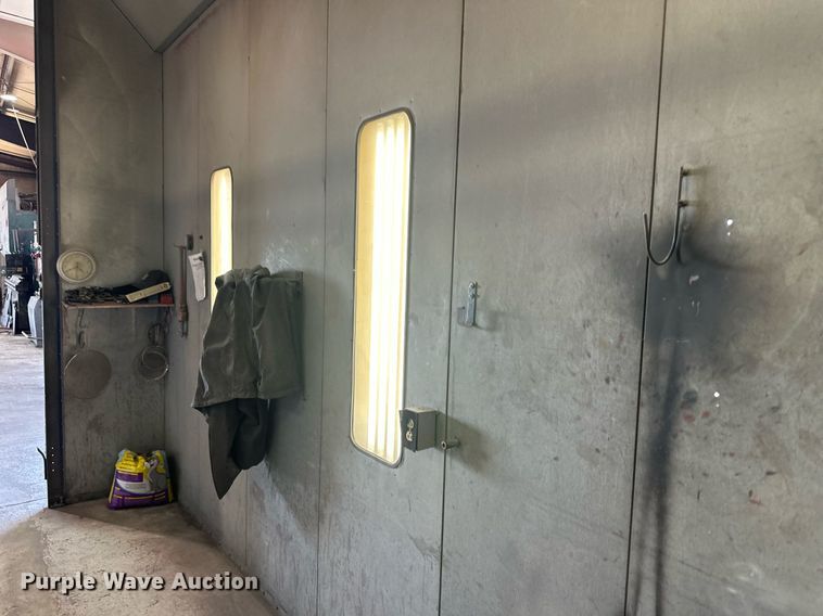 image for item NM9460 Paint booth