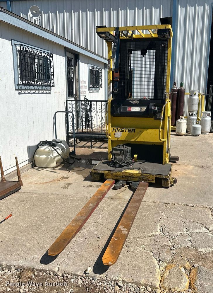 image for item NM9472 Hyster R30F  order picker