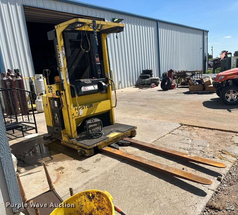 image for item NM9472 Hyster R30F  order picker