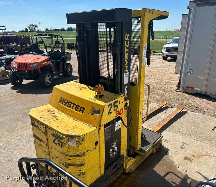 image for item NM9472 Hyster R30F  order picker