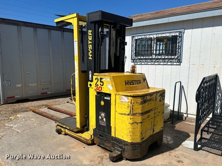 image for item NM9472 Hyster R30F  order picker