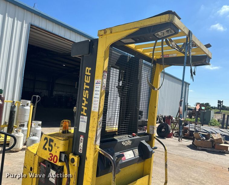 image for item NM9472 Hyster R30F  order picker