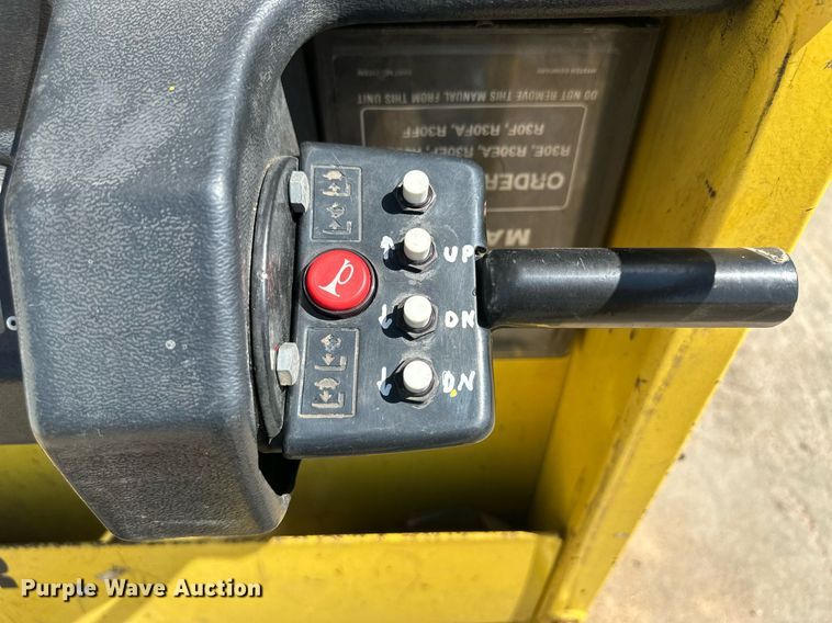 image for item NM9472 Hyster R30F  order picker