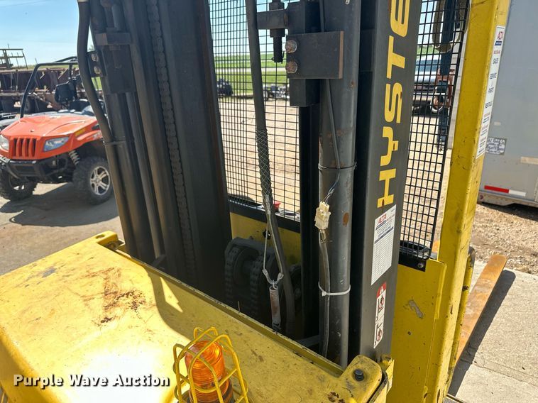 image for item NM9472 Hyster R30F  order picker