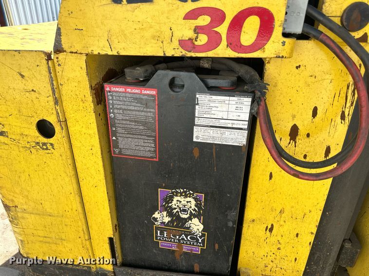 image for item NM9472 Hyster R30F  order picker