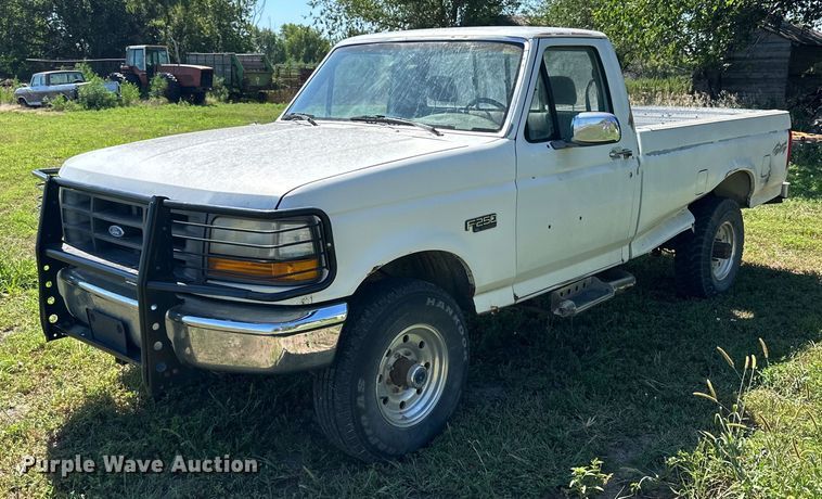 image for item NP9894 1993 Ford  F250 XL HD pickup truck