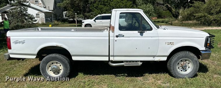 image for item NP9894 1993 Ford  F250 XL HD pickup truck
