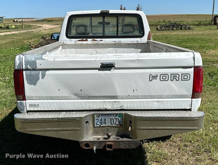 image for item NP9894 1993 Ford  F250 XL HD pickup truck