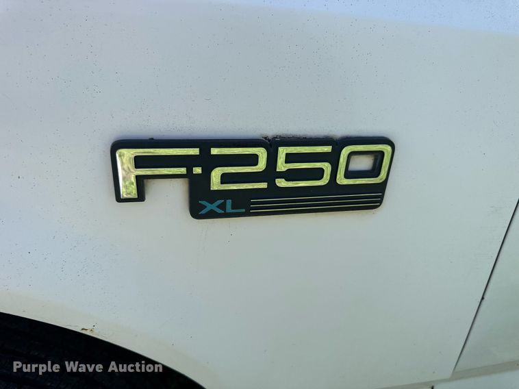 image for item NP9894 1993 Ford  F250 XL HD pickup truck