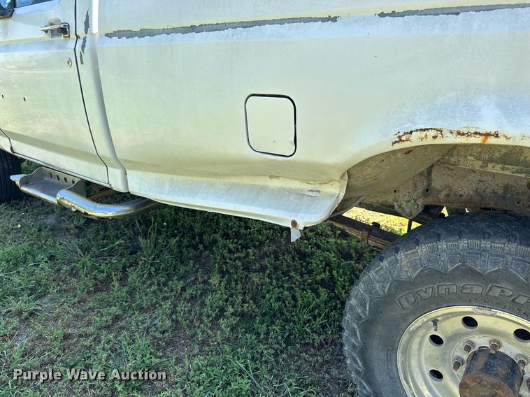 image for item NP9894 1993 Ford  F250 XL HD pickup truck