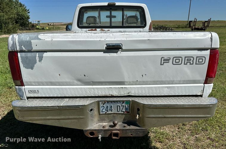 image for item NP9894 1993 Ford  F250 XL HD pickup truck