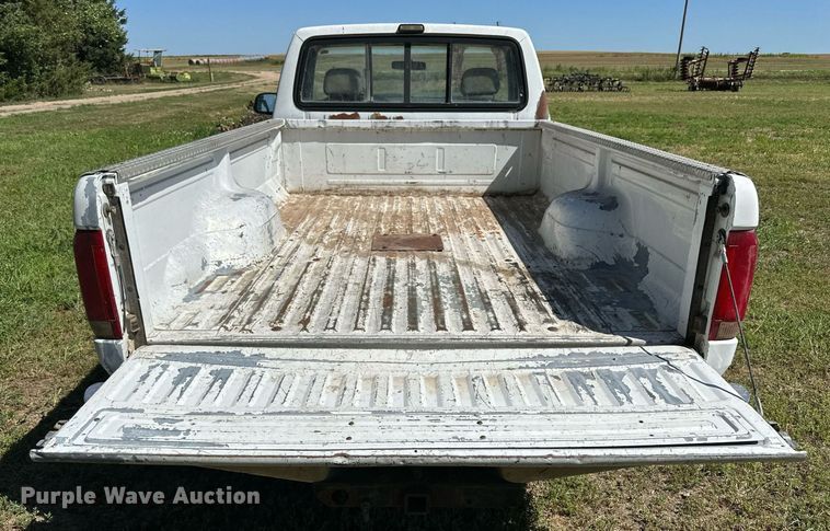 image for item NP9894 1993 Ford  F250 XL HD pickup truck