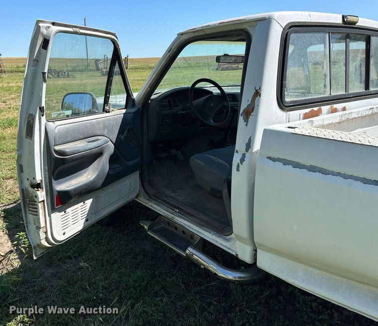 image for item NP9894 1993 Ford  F250 XL HD pickup truck