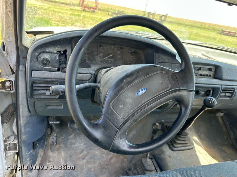 image for item NP9894 1993 Ford  F250 XL HD pickup truck