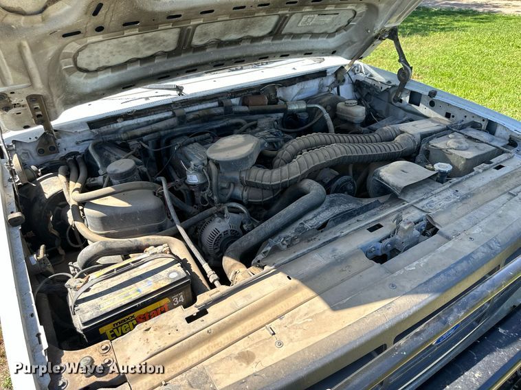 image for item NP9894 1993 Ford  F250 XL HD pickup truck