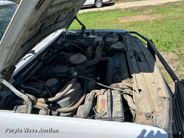 image for item NP9894 1993 Ford  F250 XL HD pickup truck