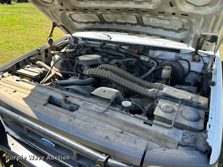 image for item NP9894 1993 Ford  F250 XL HD pickup truck