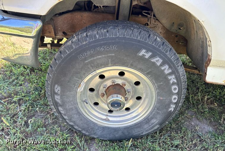 image for item NP9894 1993 Ford  F250 XL HD pickup truck