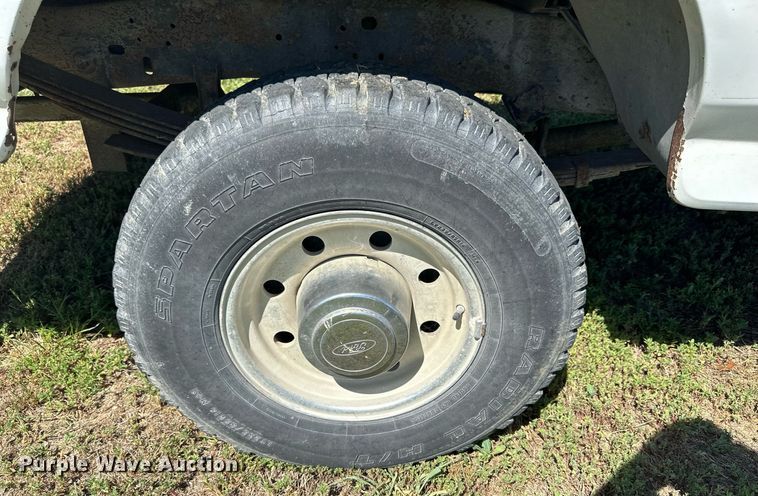 image for item NP9894 1993 Ford  F250 XL HD pickup truck