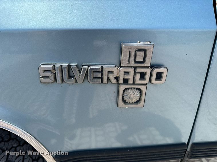 image for item NP9937 1984 Chevrolet K10 Suburban  SUV