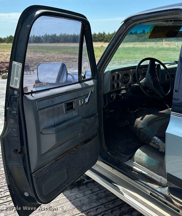 image for item NP9937 1984 Chevrolet K10 Suburban  SUV