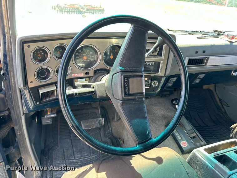 image for item NP9937 1984 Chevrolet K10 Suburban  SUV