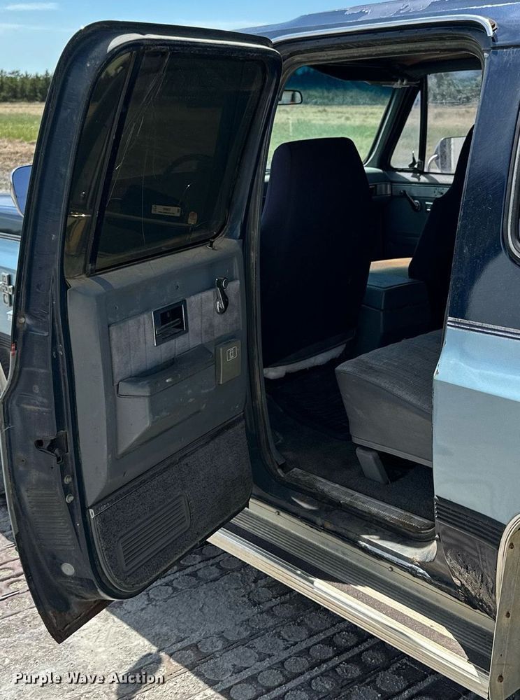 image for item NP9937 1984 Chevrolet K10 Suburban  SUV