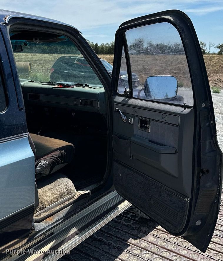 image for item NP9937 1984 Chevrolet K10 Suburban  SUV
