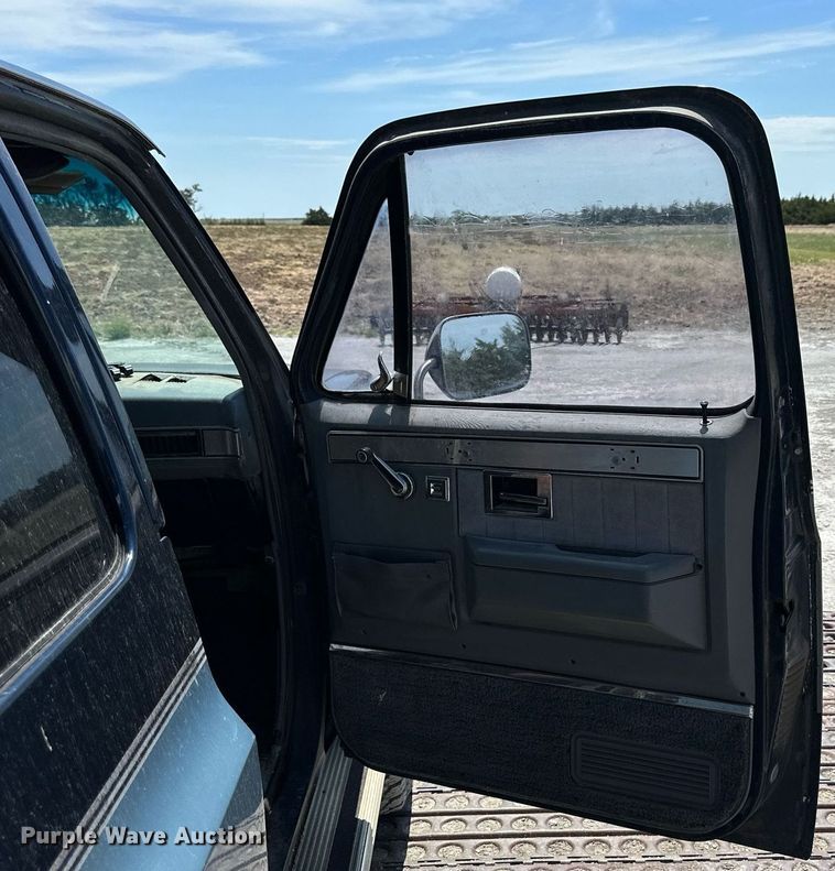 image for item NP9937 1984 Chevrolet K10 Suburban  SUV