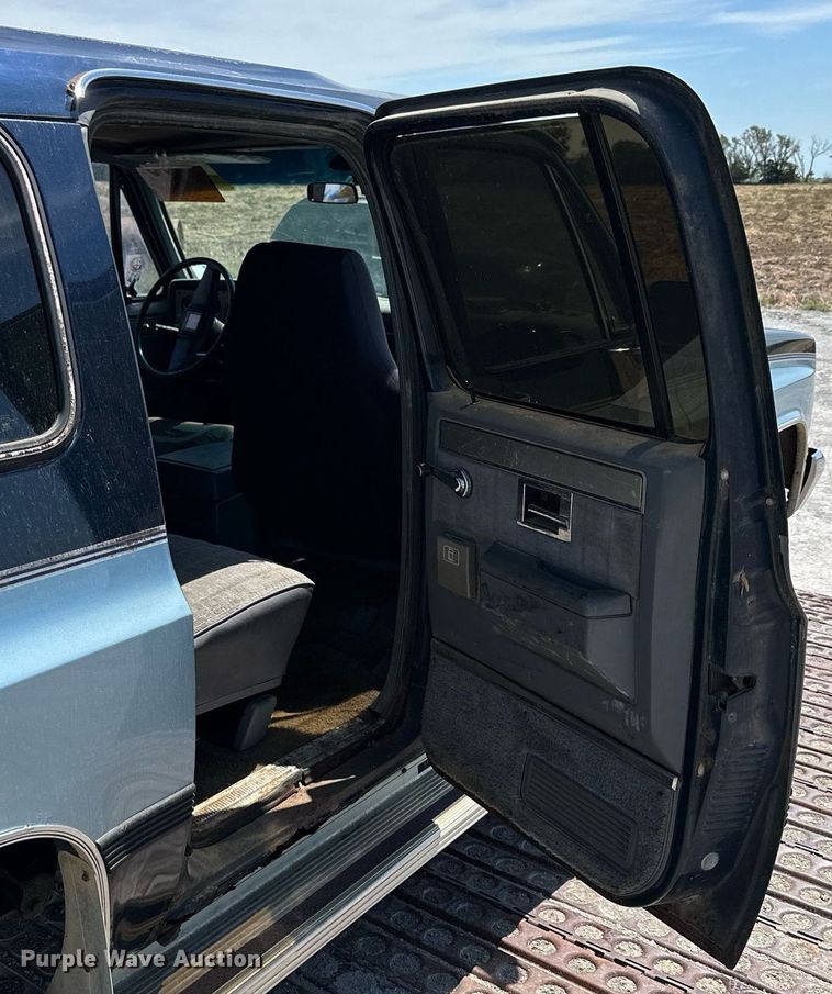 image for item NP9937 1984 Chevrolet K10 Suburban  SUV
