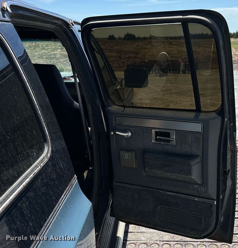 image for item NP9937 1984 Chevrolet K10 Suburban  SUV