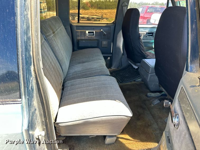 image for item NP9937 1984 Chevrolet K10 Suburban  SUV