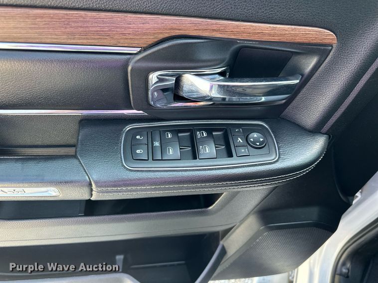 image for item NP9948 2013 Dodge Ram 1500  Crew Cab pickup truck