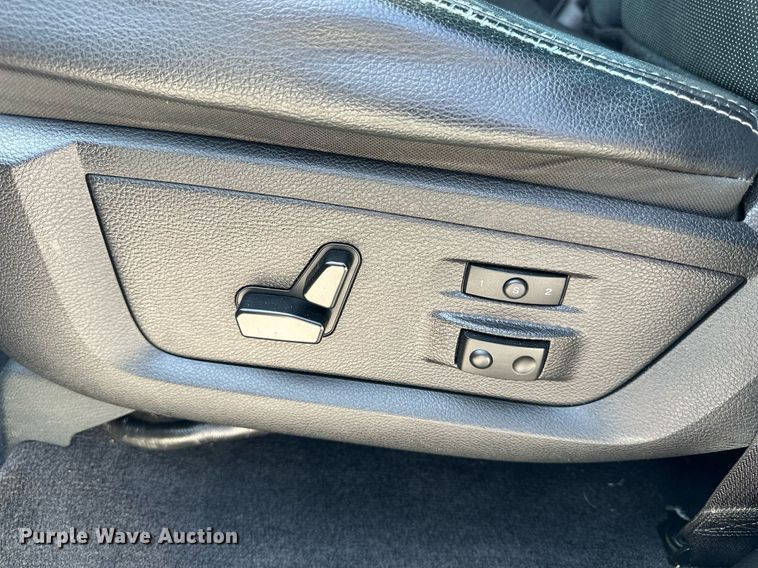 image for item NP9948 2013 Dodge Ram 1500  Crew Cab pickup truck