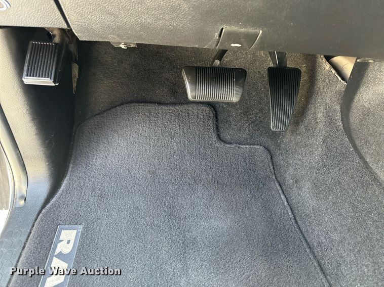 image for item NP9948 2013 Dodge Ram 1500  Crew Cab pickup truck