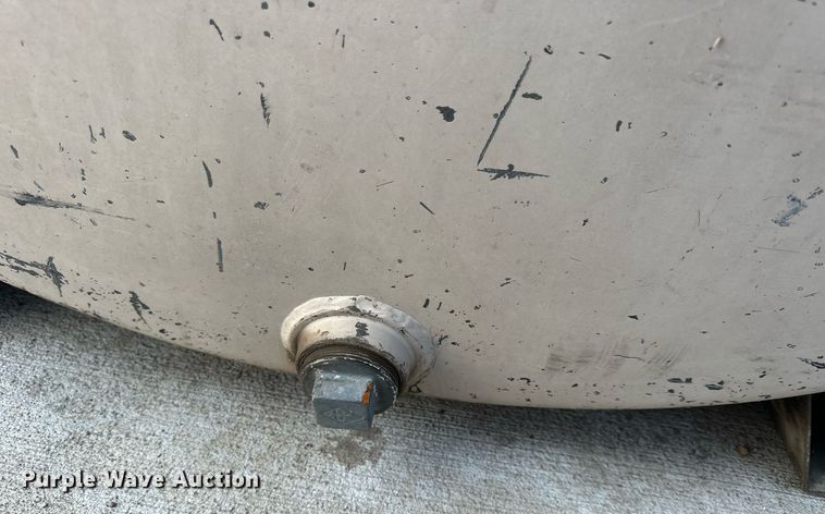 image for item NP9966 Oil tank