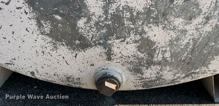 image for item NP9967 Oil tank