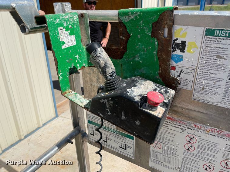 image for item NT9403 2015 Genie GR-20  vertical lift