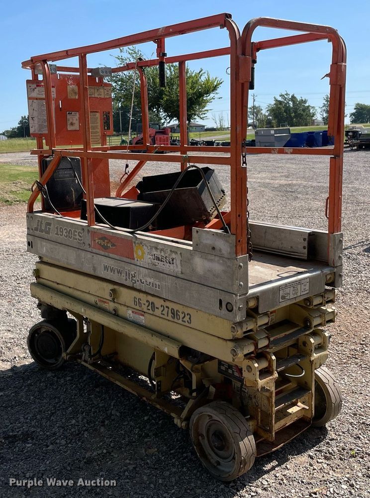image for item NT9404 JLG 1930ES  scissor lift