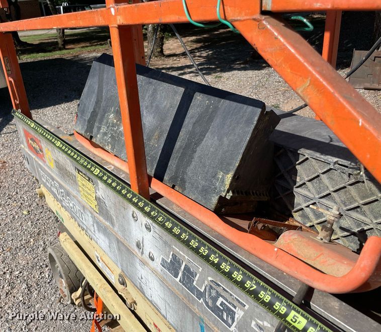 image for item NT9404 JLG 1930ES  scissor lift