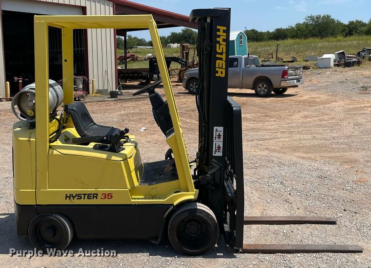 image for item NT9427 Hyster S35XM  forklift