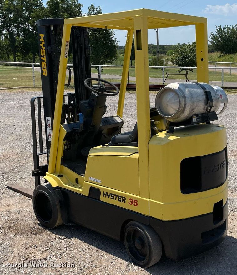 image for item NT9427 Hyster S35XM  forklift