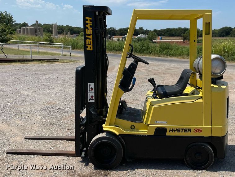 image for item NT9427 Hyster S35XM  forklift