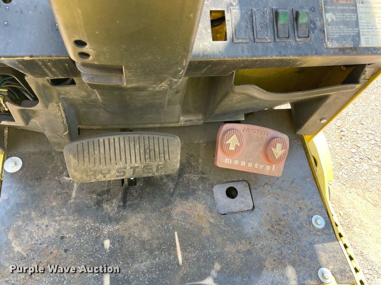 image for item NT9427 Hyster S35XM  forklift