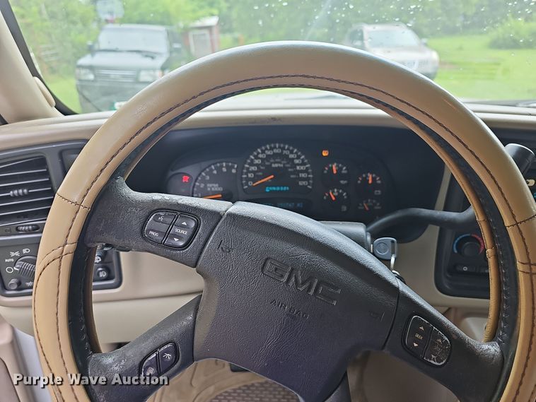 image for item NT9792 2005 GMC Yukon XL  SUV